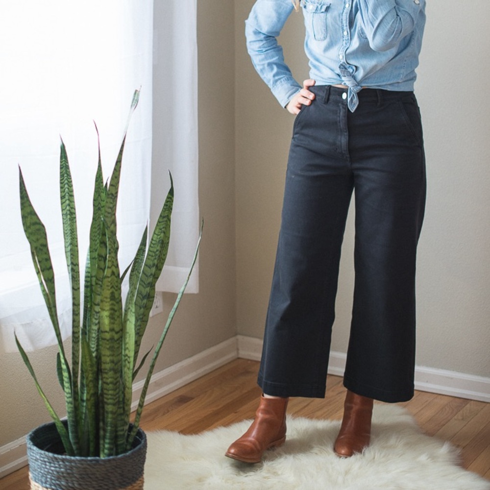 Everlane wide leg cropped denim jeans, black sz 8